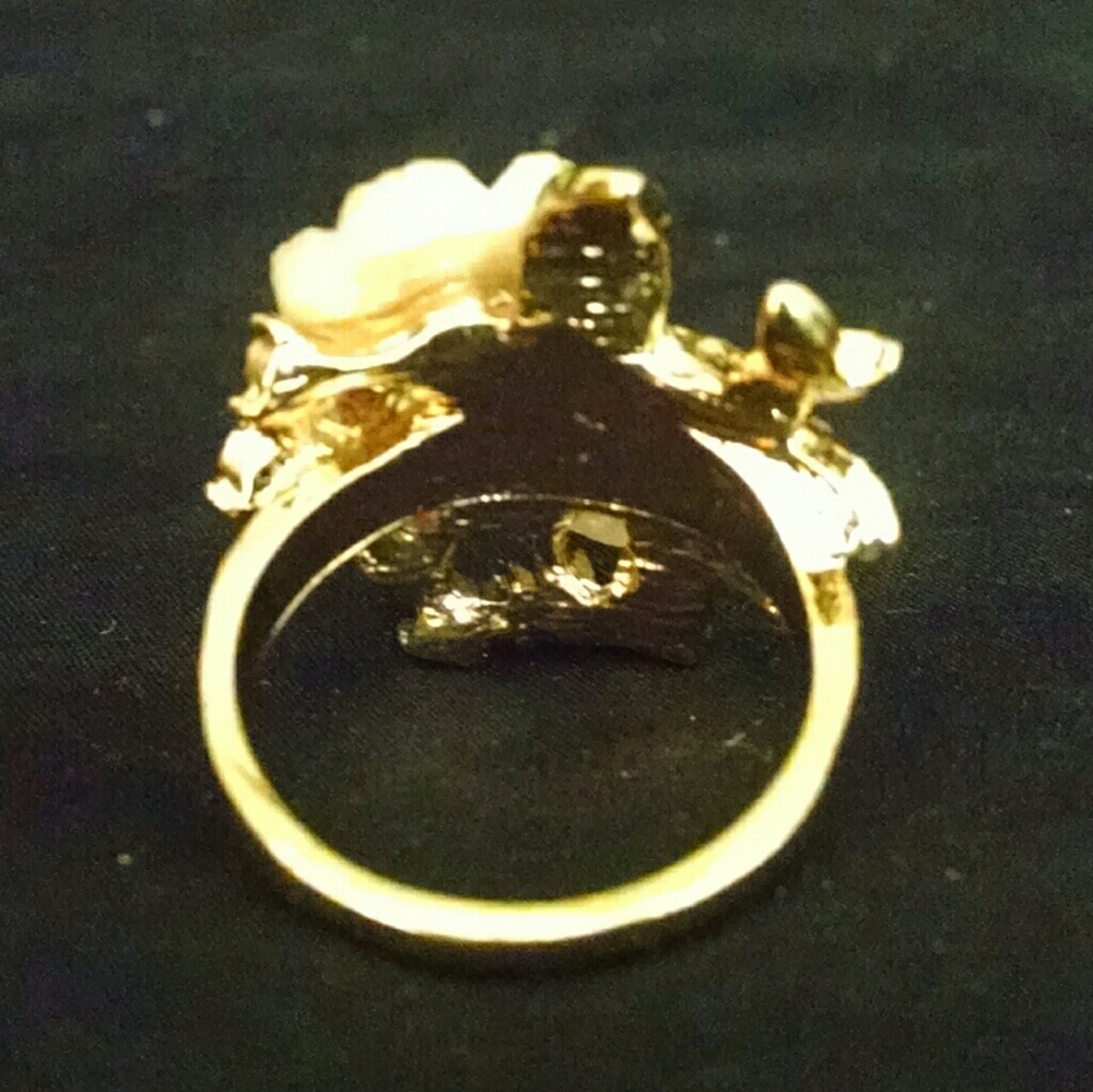 Beautiful Flower Rhinestone Ring - image 2